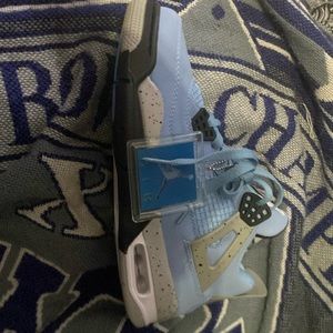 Jordan 4s university  blue gf  never wear them comes with Jordan tag 300 obo